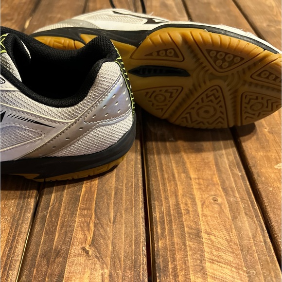 Mizuno Women’s Volleyball Shoes / Cyclone Speed 2 / size 8.5 - Picture 2 of 7